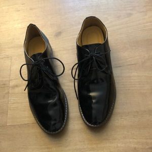 Patent leather look oxfords